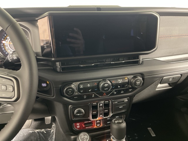 2025 Jeep Wrangler Rubicon X photo 14