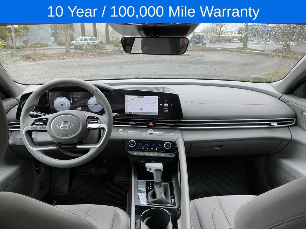 2025 Hyundai Elantra SEL Convenience photo 4