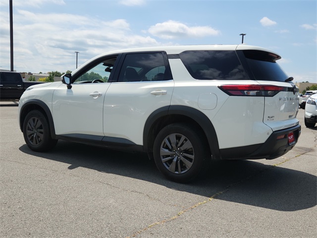 2022 Nissan Pathfinder S photo 5
