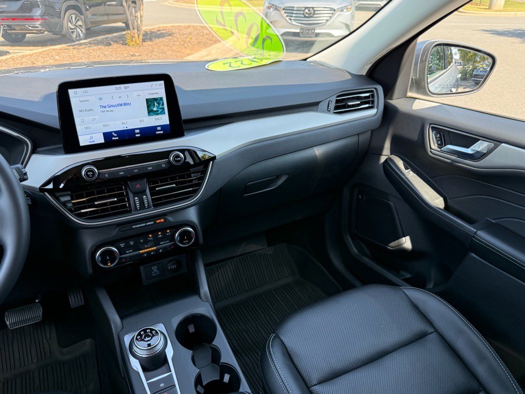 2022 Ford Escape SEL photo 11