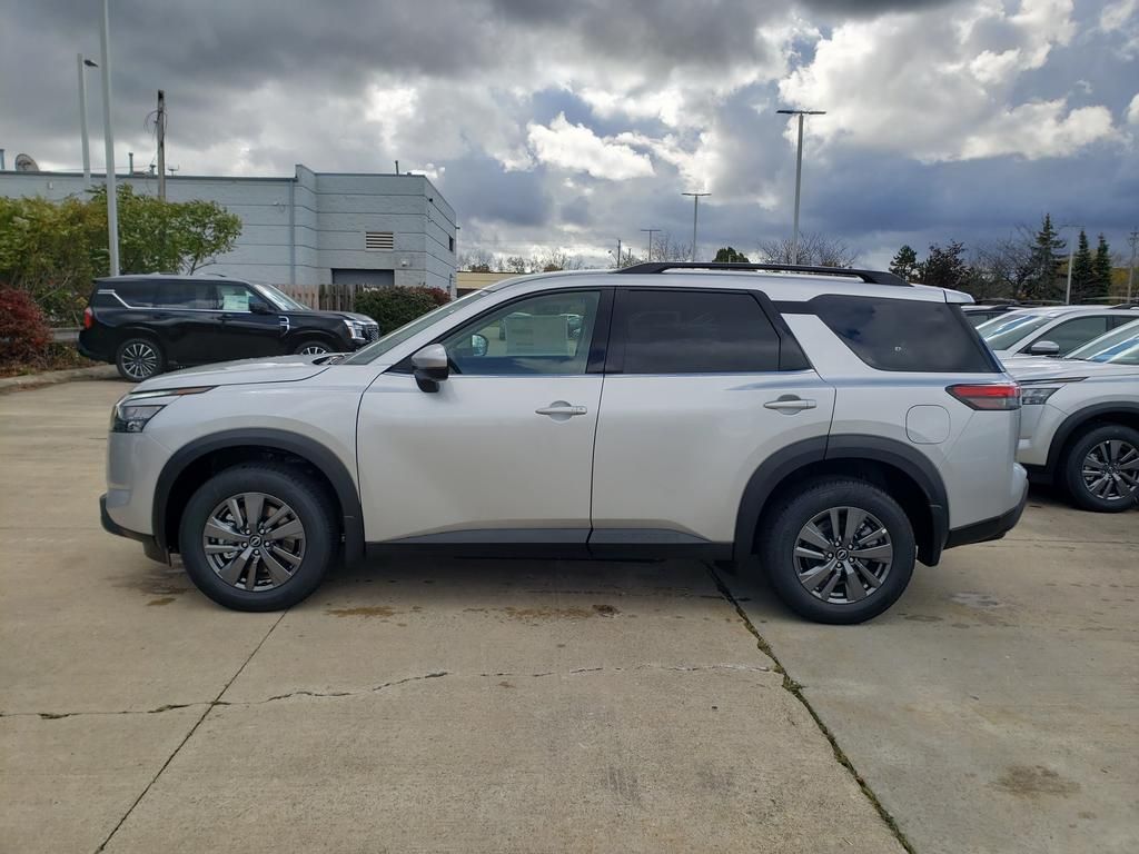 2025 Nissan Pathfinder SV photo 3