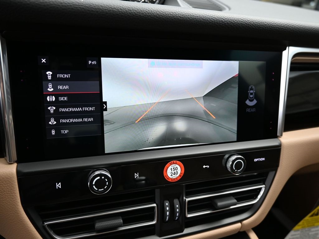 2026 Porsche Macan T photo 21