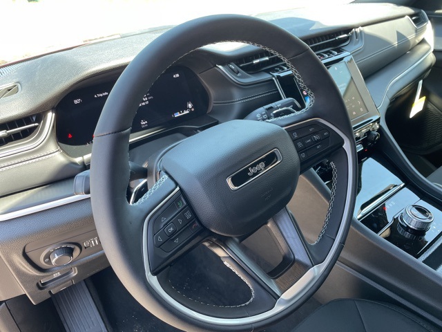 2025 Jeep Grand Cherokee Laredo photo 7