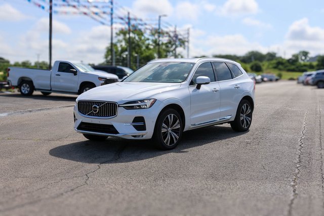 2023 Volvo XC60 B5 Plus photo 2