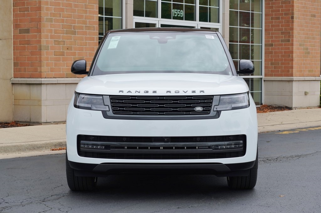 2025 Land Rover Range Rover SE photo 2