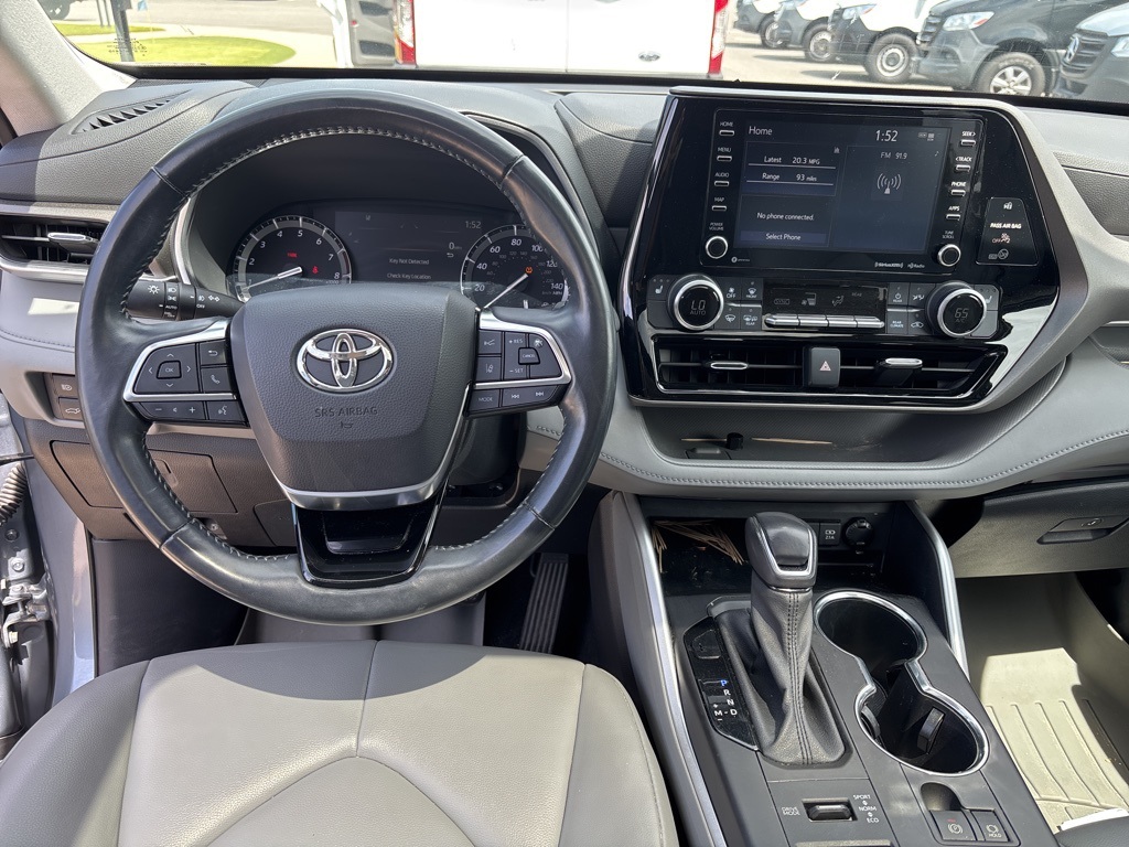 2021 Toyota Highlander XLE photo 25