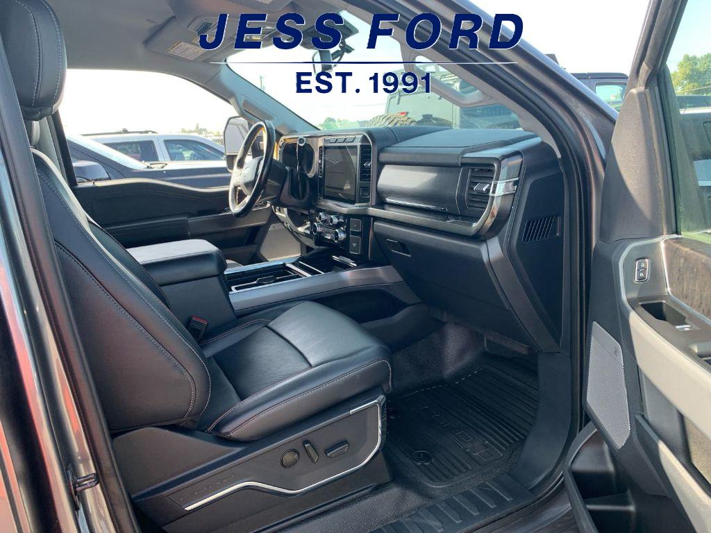 2023 Ford F-550 Lariat photo 10