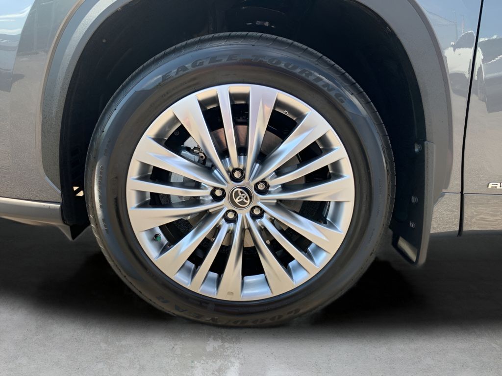 2025 Toyota Highlander Platinum photo 30
