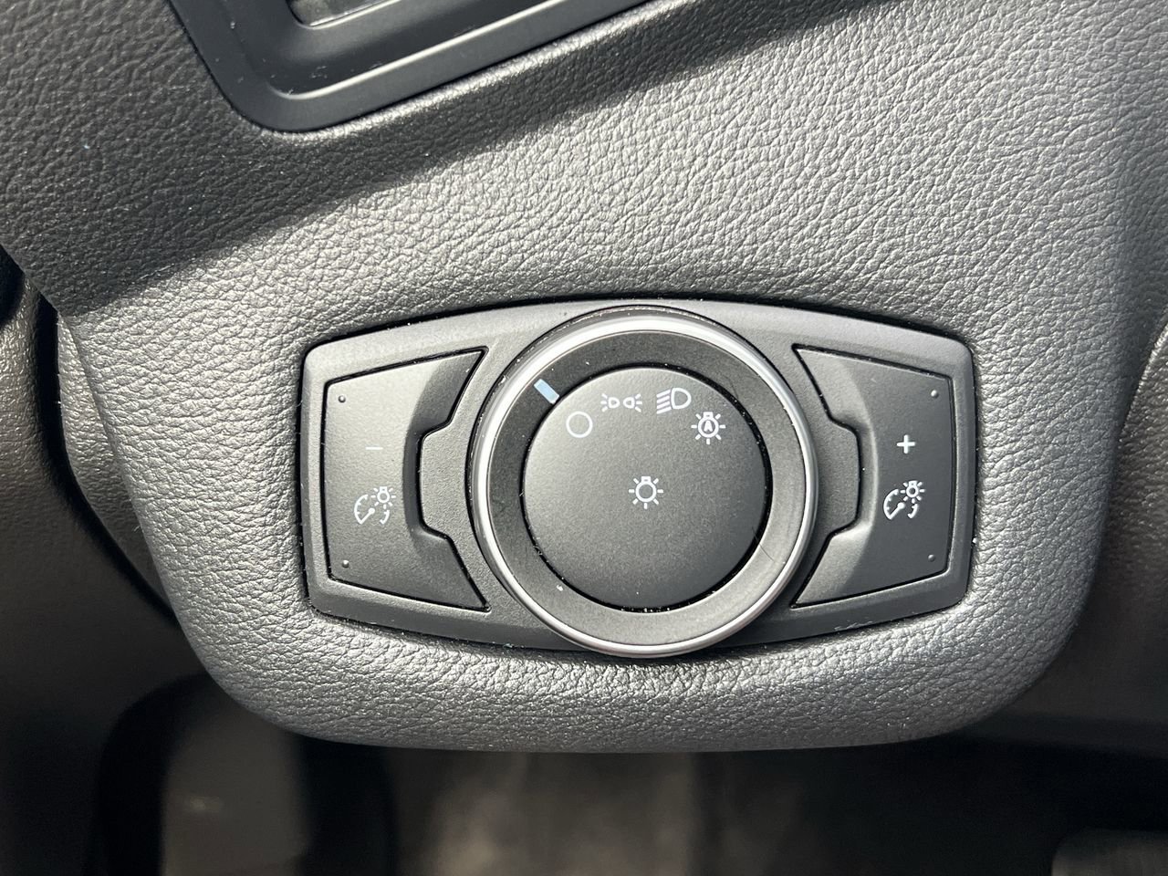 2017 Ford C-Max Hybrid SE photo 23