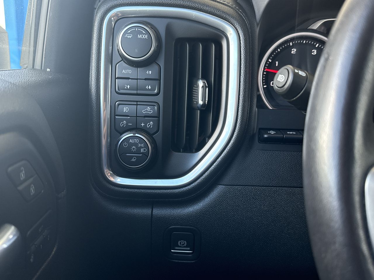 2023 Chevrolet Silverado 3500HD LTZ photo 8
