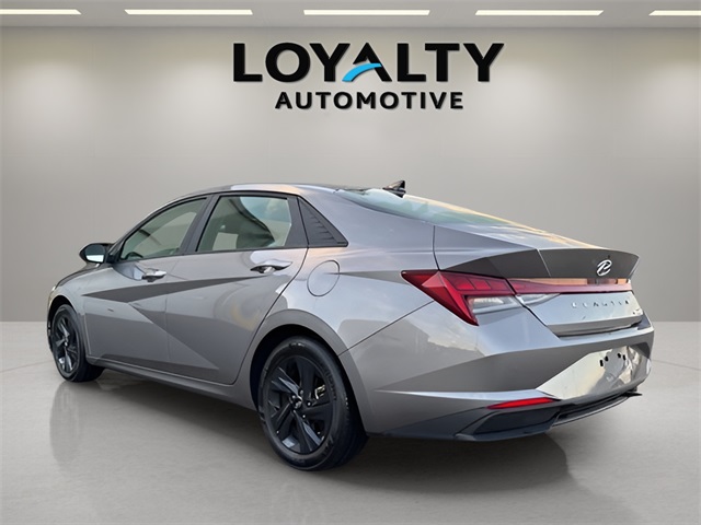 2023 Hyundai Elantra Hybrid Blue photo 3