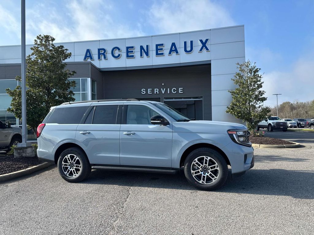 2026 Ford Expedition Active's photo