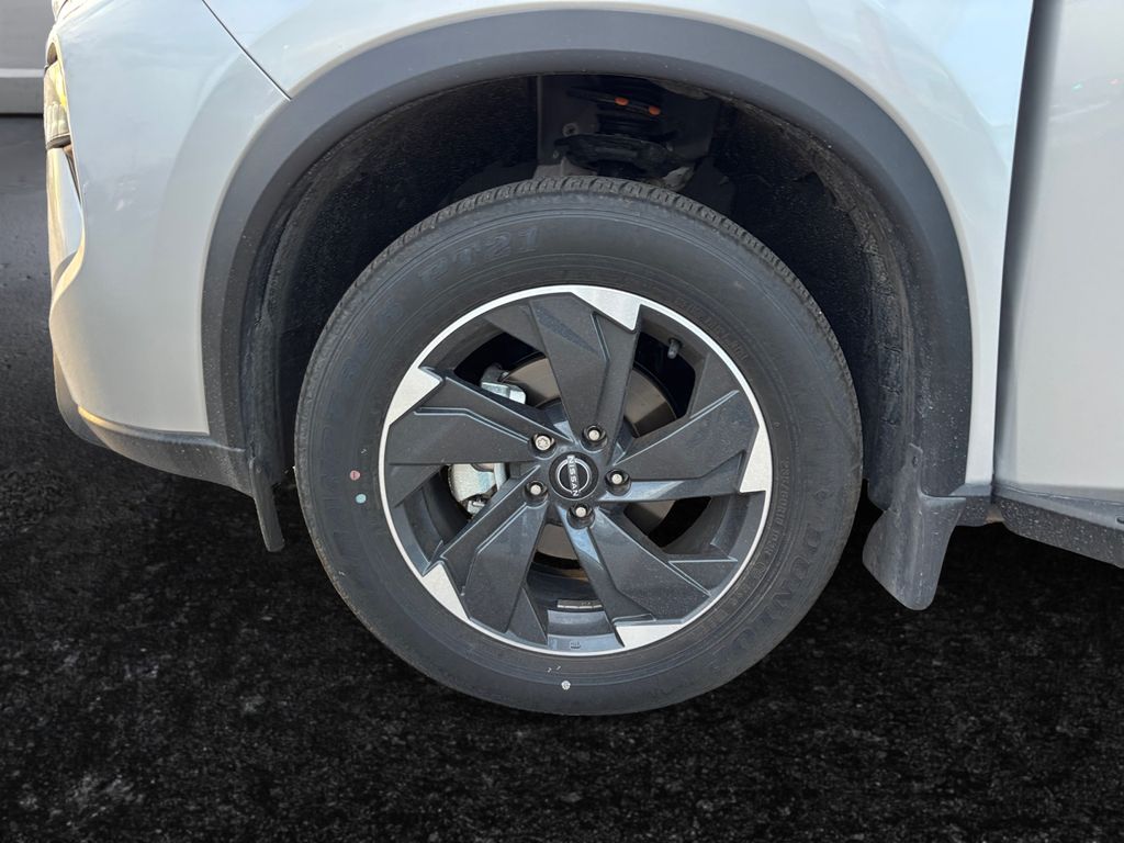 2024 Nissan Rogue SV photo 9