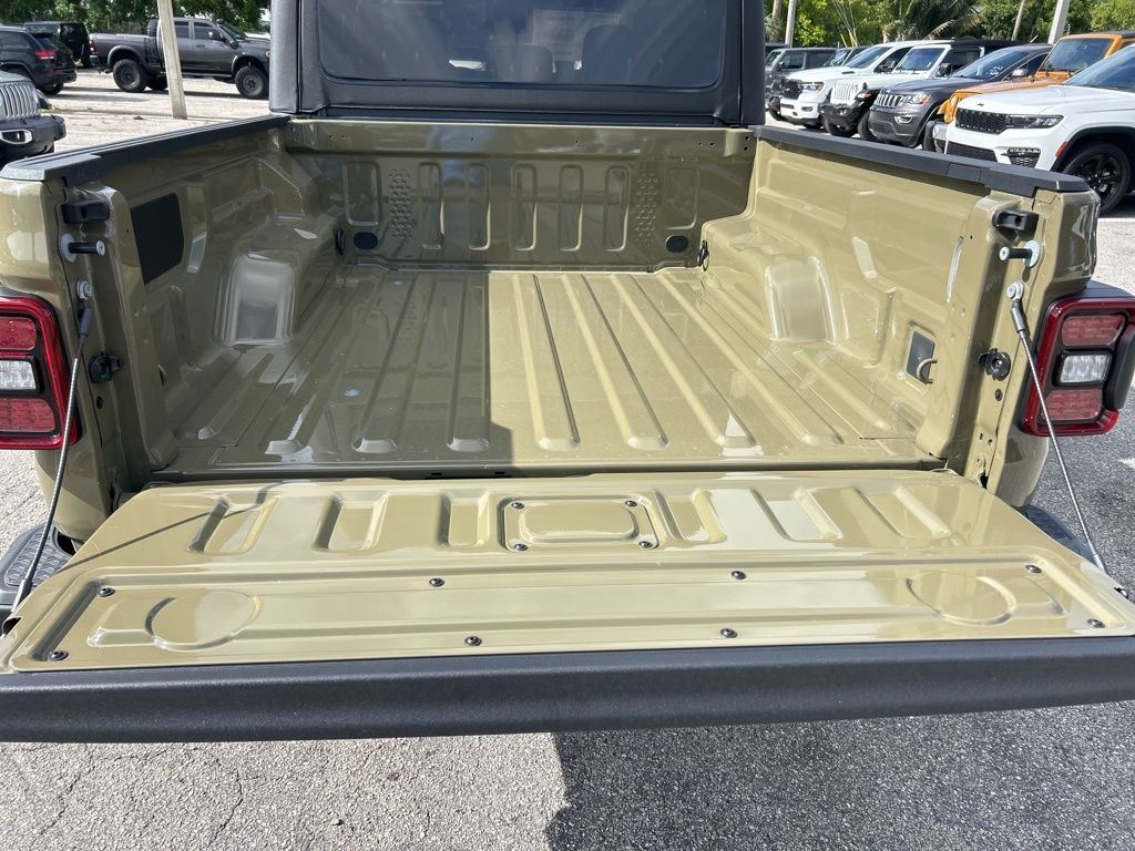 2025 Jeep Gladiator Sport photo 26