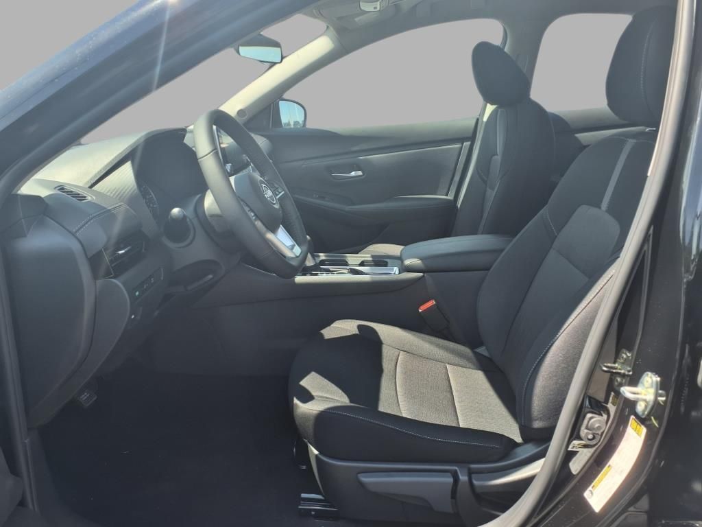2025 Nissan Sentra SV photo 14