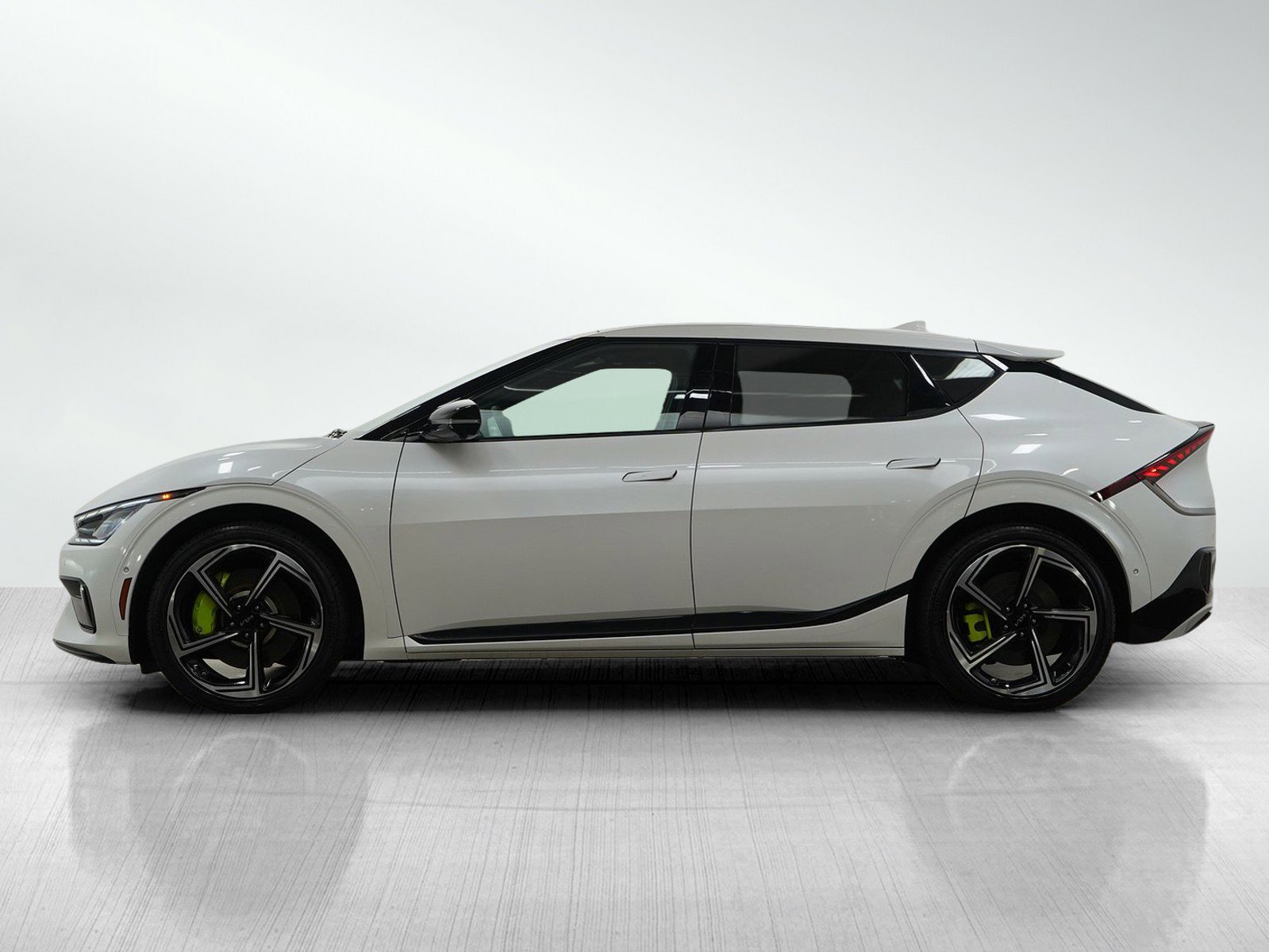 Used 2023 Kia EV6 GT with VIN KNDC5DLE8P5133101 for sale in Wayzata, MN