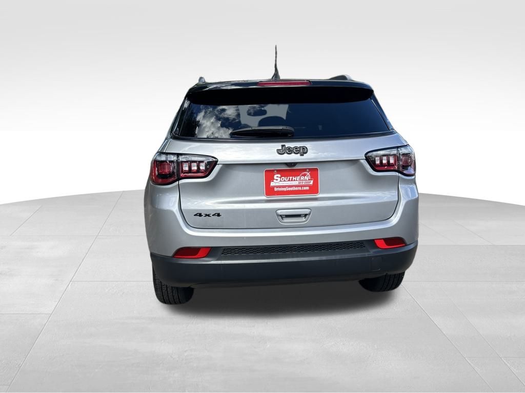 2024 Jeep Compass Latitude photo 3