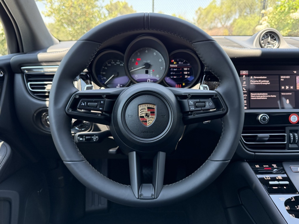 2025 Porsche Macan S photo 12