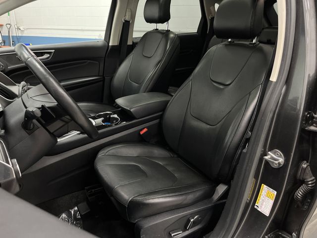 2017 Ford Edge Titanium photo 3