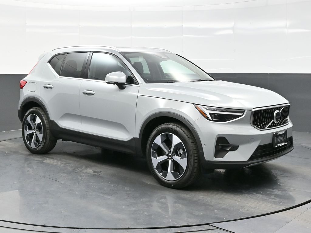 2025 Volvo XC40