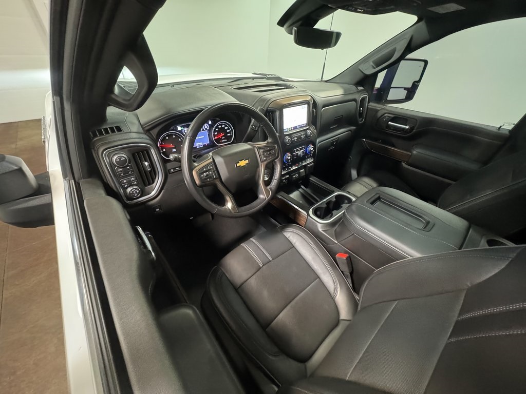 2022 Chevrolet Silverado 3500HD High Country photo 2