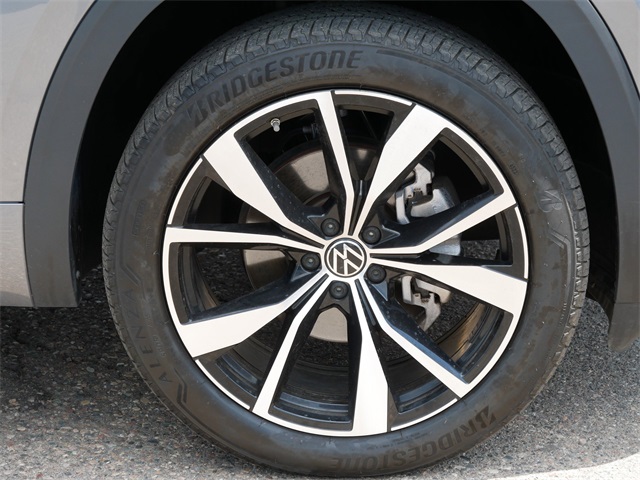 2024 Volkswagen Atlas Cross Sport SEL Premium R-Line photo 9