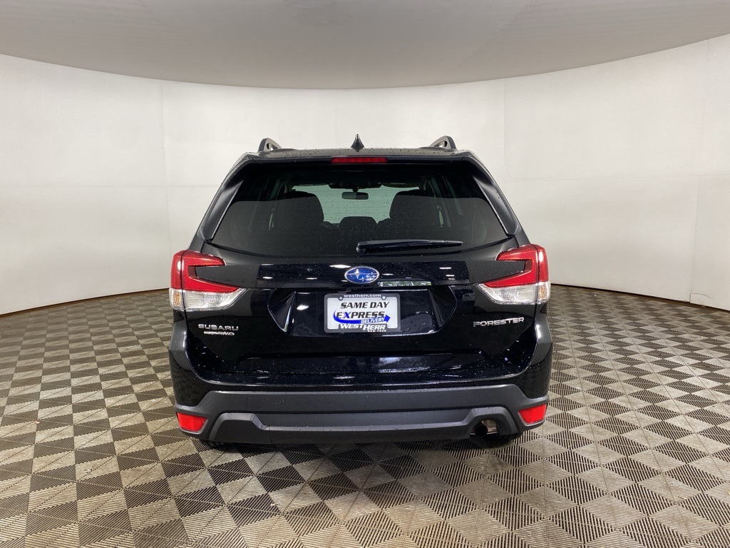 2023 Subaru Forester Premium photo 3