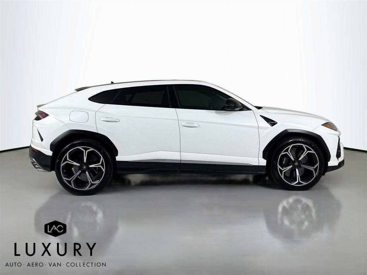 2019 Lamborghini Urus photo 3