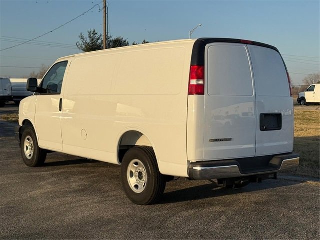 2025 Chevrolet Express Cargo 2500 Work photo 3
