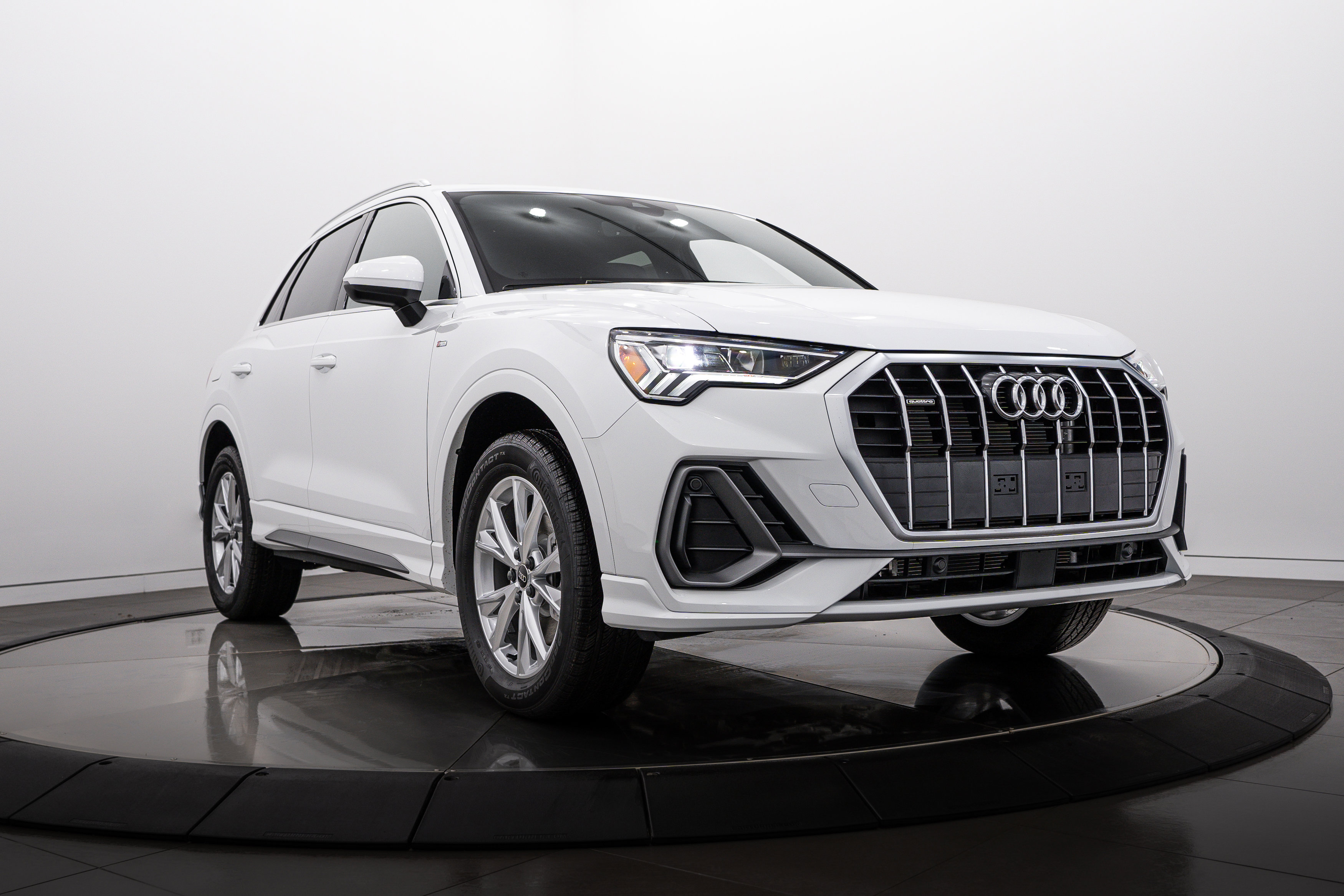 2025 Audi Q3 S line Premium photo 2