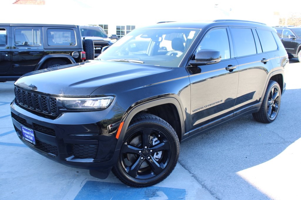 2023 Jeep Grand Cherokee L Altitude's photo