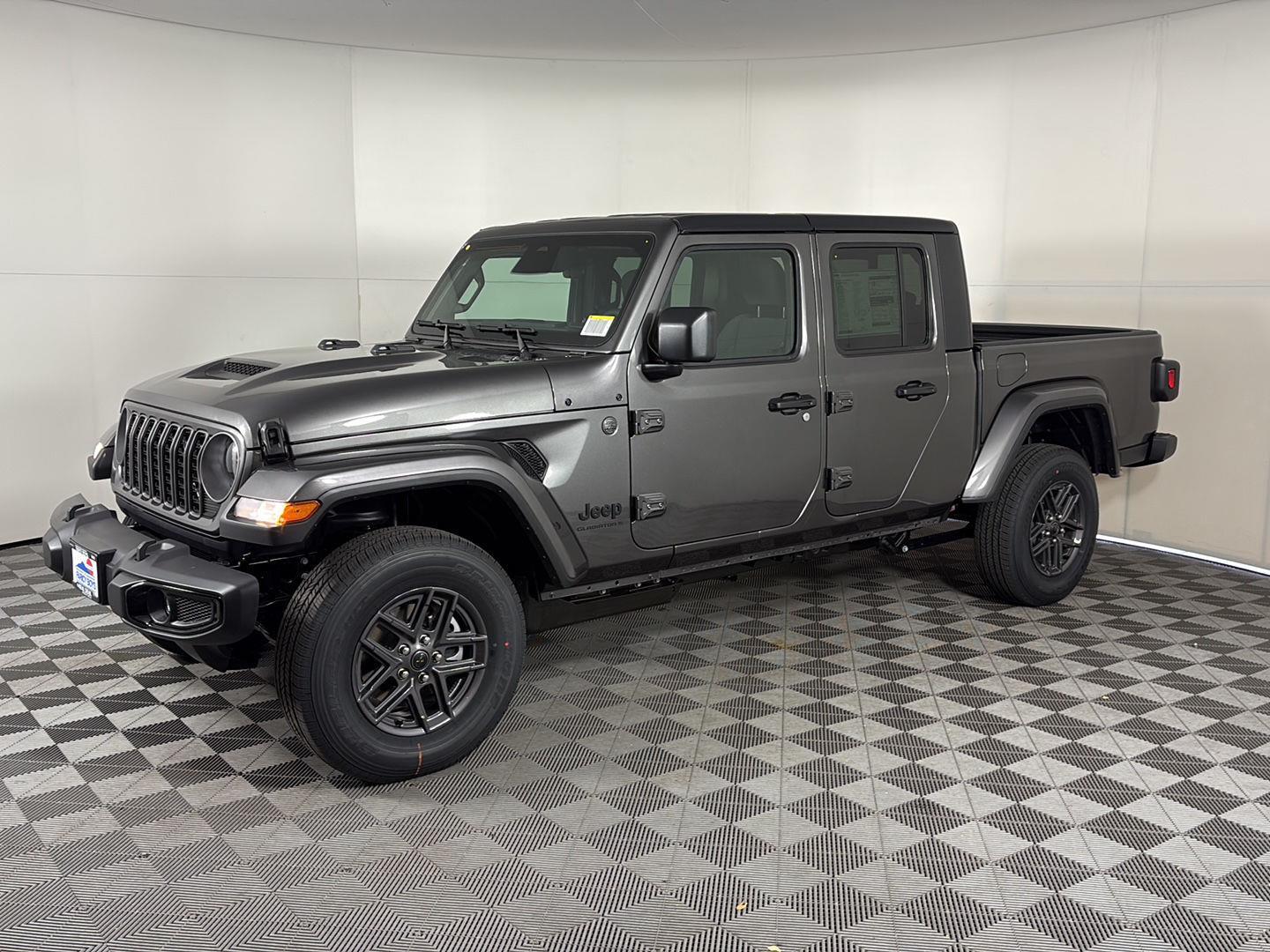 2026 Jeep Gladiator Sport S's photo