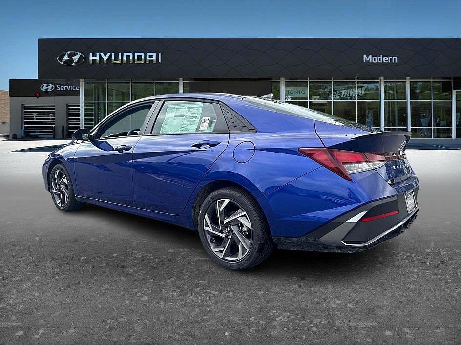 2025 Hyundai Elantra SEL Sport photo 4