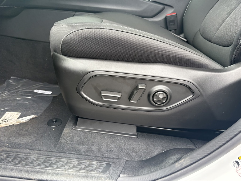 2025 Jeep Grand Cherokee Laredo X photo 13