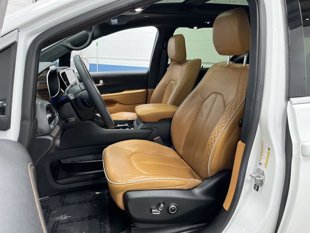 2022 Chrysler Pacifica Hybrid Pinnacle photo 4