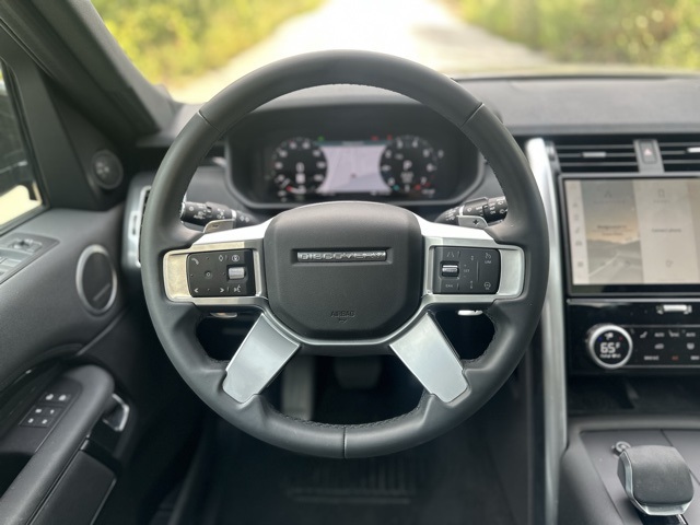 2025 Land Rover Discovery S photo 23