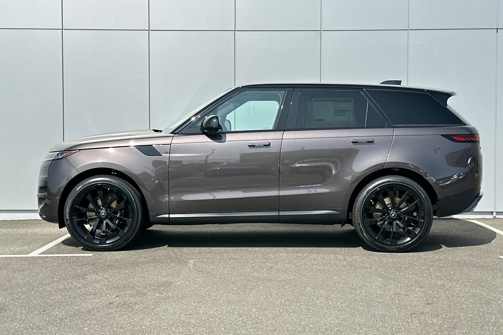 2025 Land Rover Range Rover Sport SE photo 2