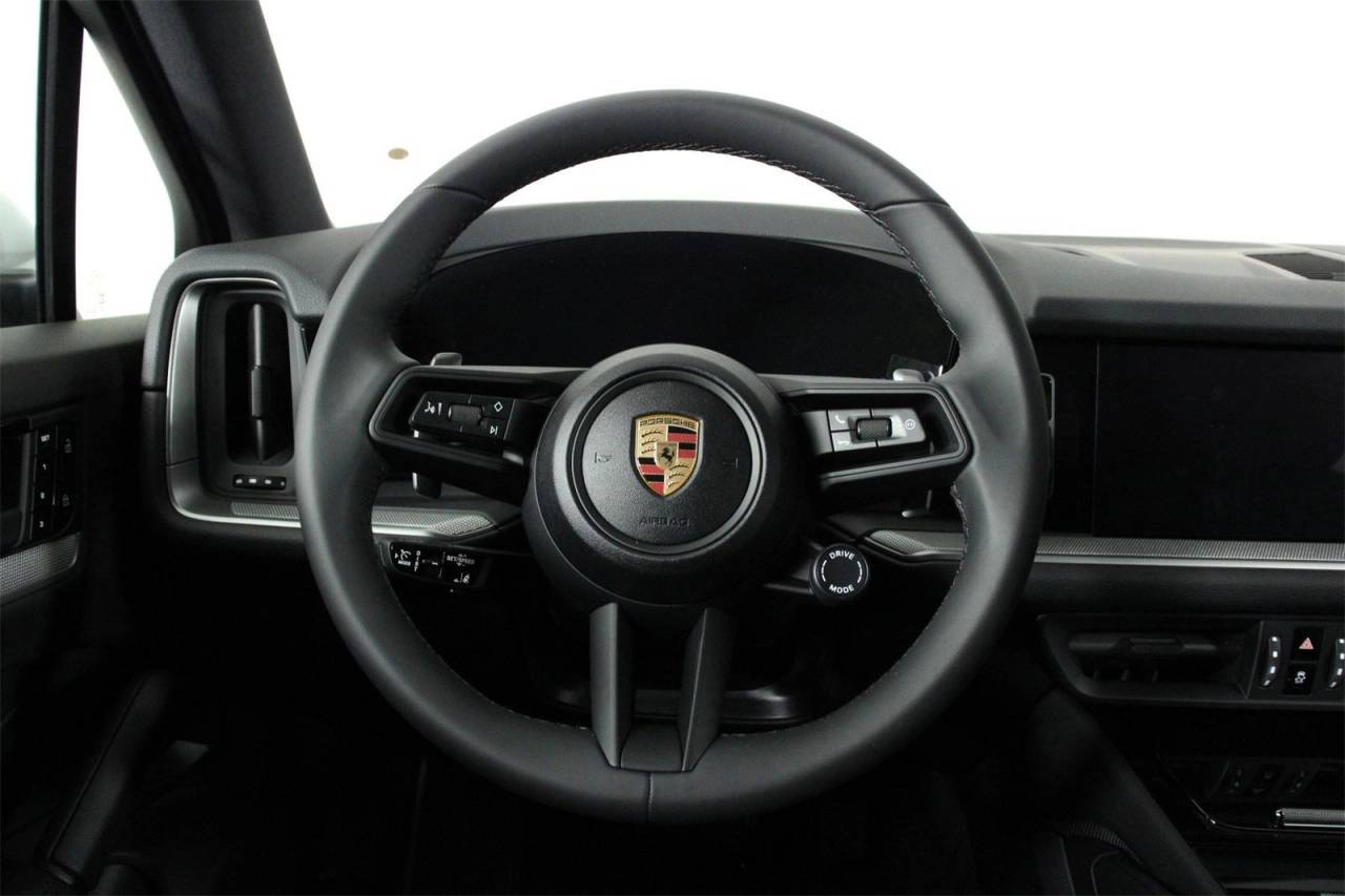 2025 Porsche Cayenne photo 12