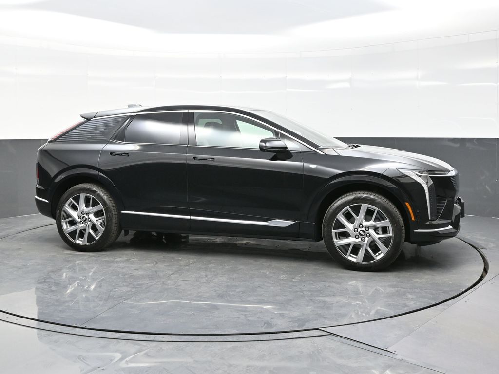 2025 Cadillac Optiq Luxury photo 7