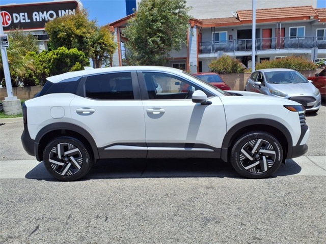 2025 Nissan Kicks SV photo 3