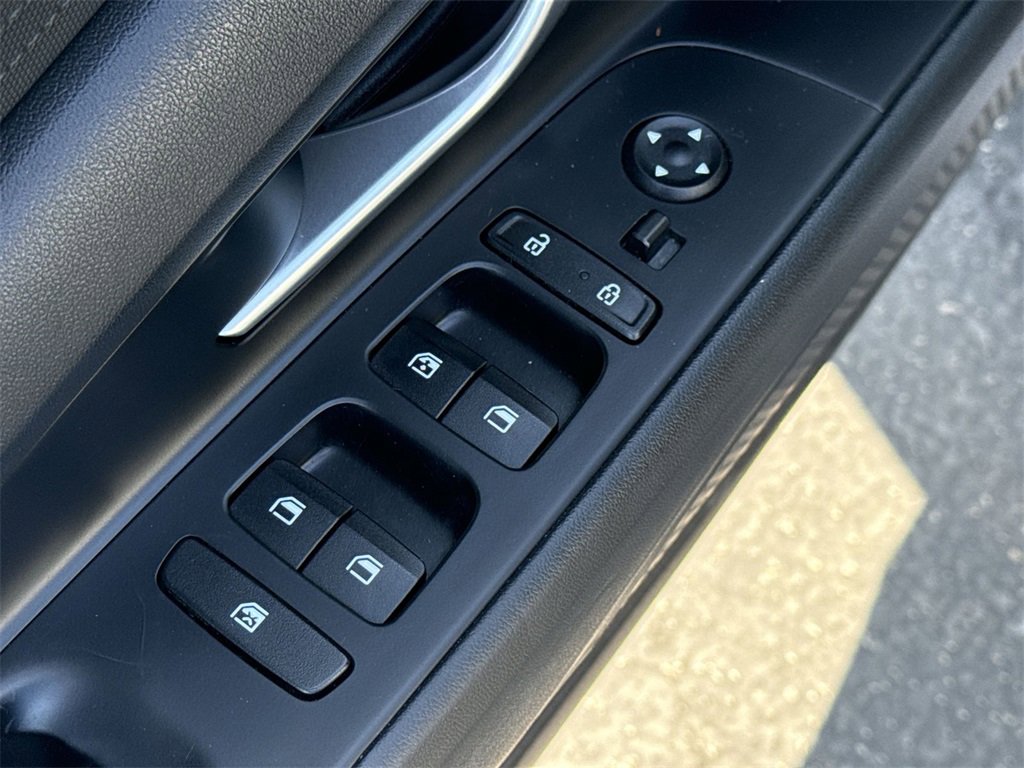 2023 Hyundai Elantra SEL photo 3