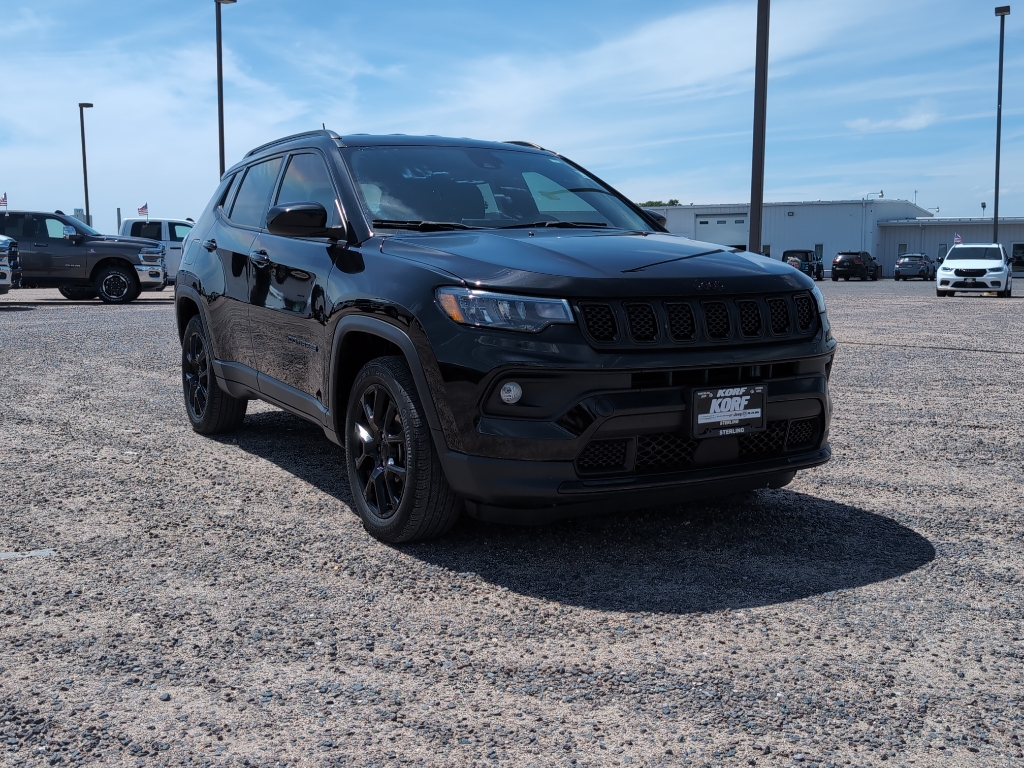 2023 Jeep Compass Altitude photo 3