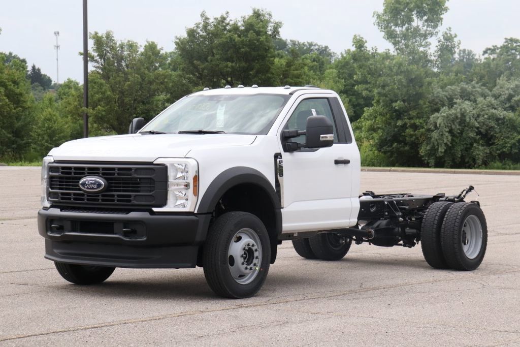 2025 Ford F-550 photo 3