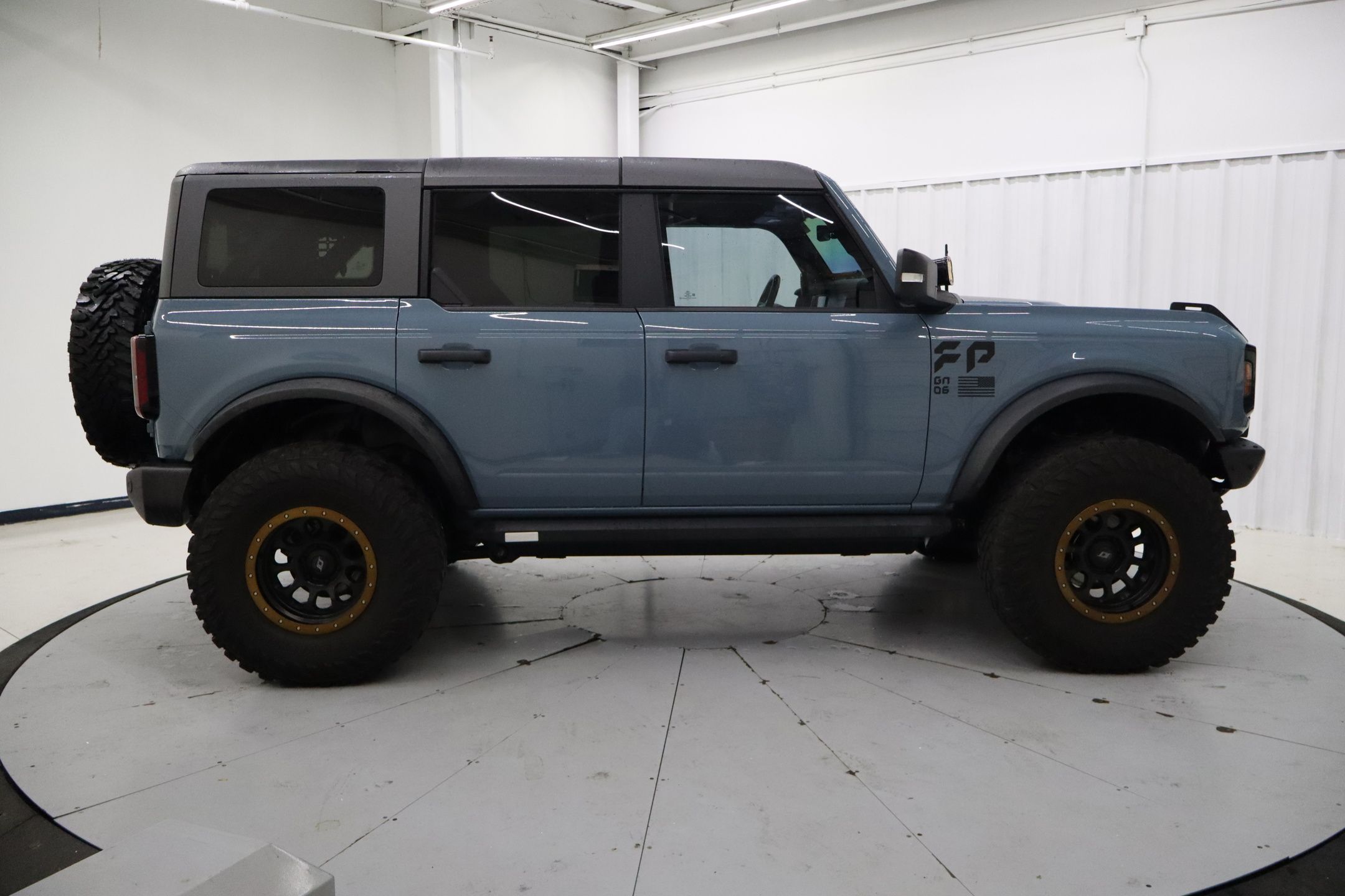 2023 Ford Bronco Wildtrak photo 2