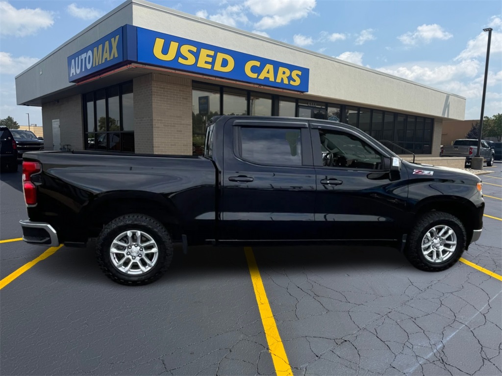 2024 Chevrolet Silverado 1500 LT photo 2