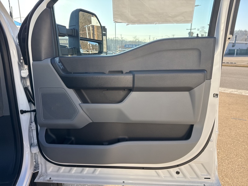 2024 Ford F-600 photo 12