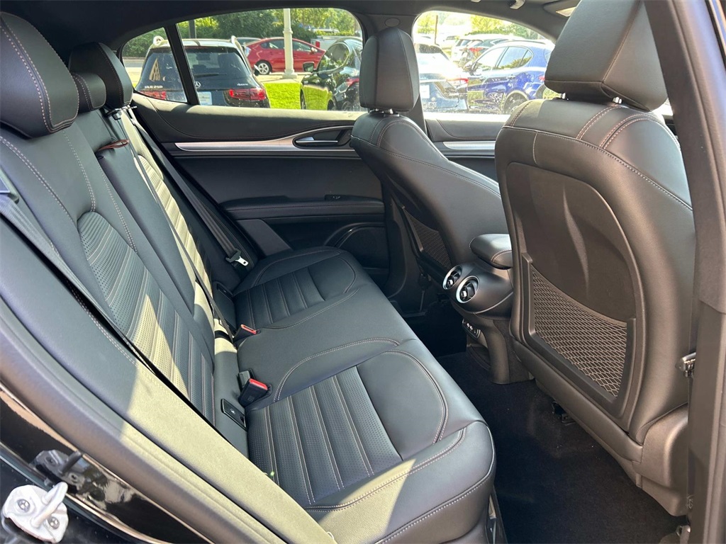 2025 Alfa Romeo Stelvio Sprint Base photo 16