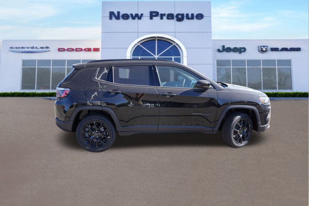 2025 Jeep Compass Latitude photo 2