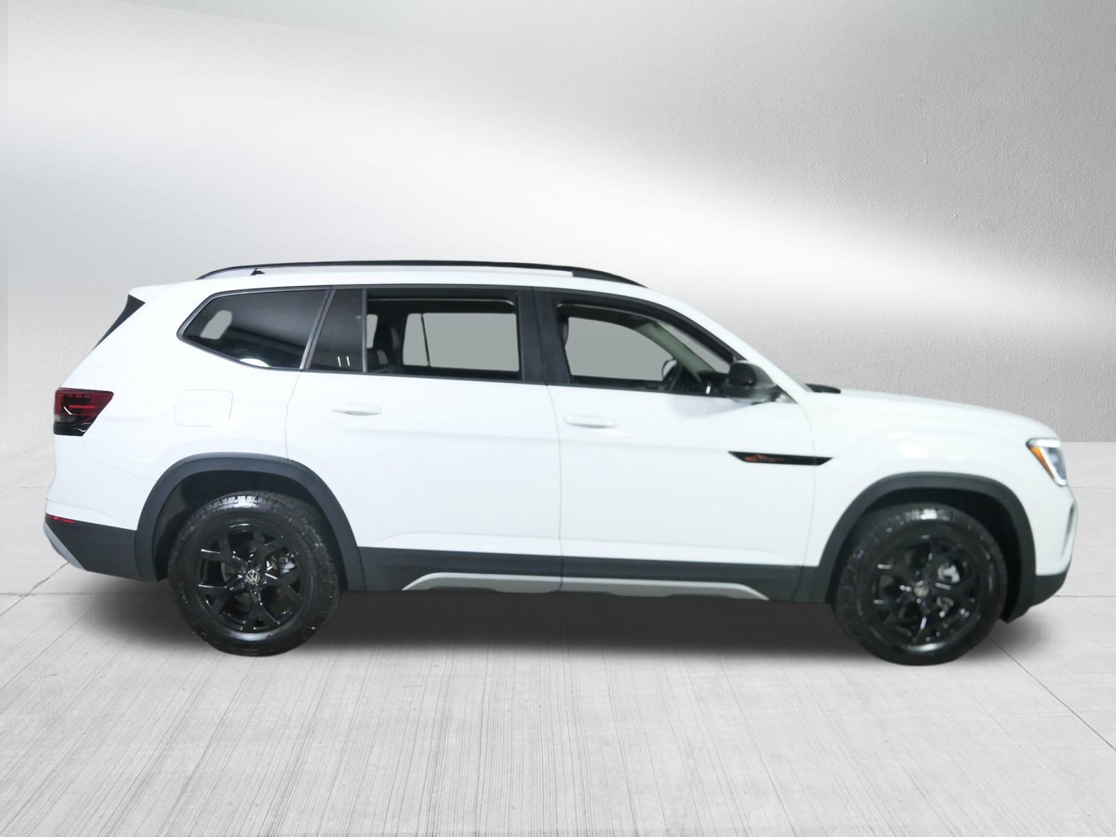 2024 Volkswagen Atlas Peak Edition SE Technology photo 8