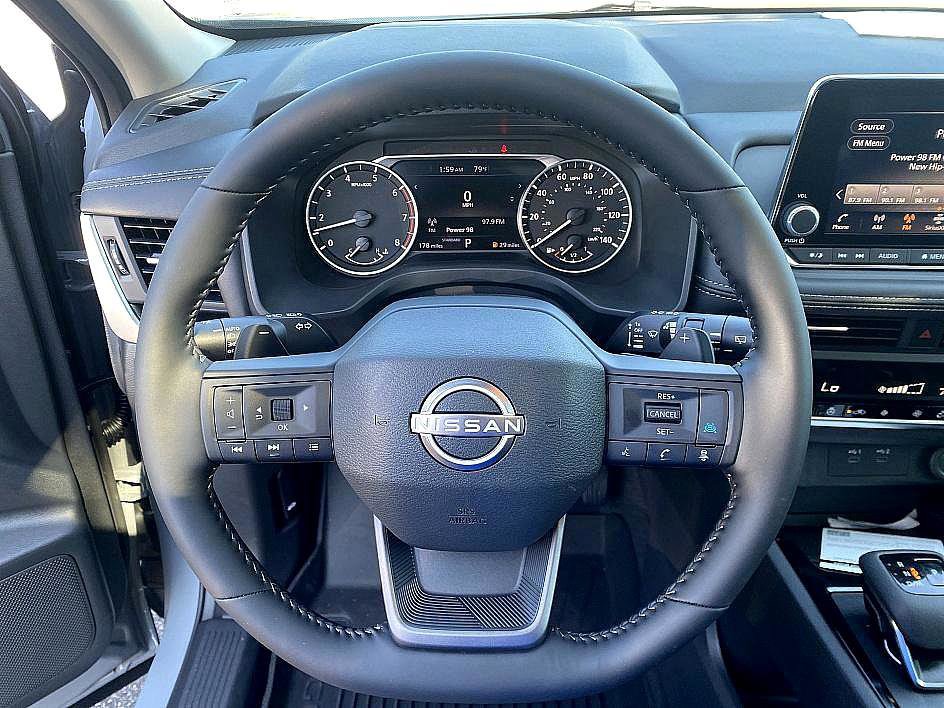 2026 Nissan Rogue SV photo 7